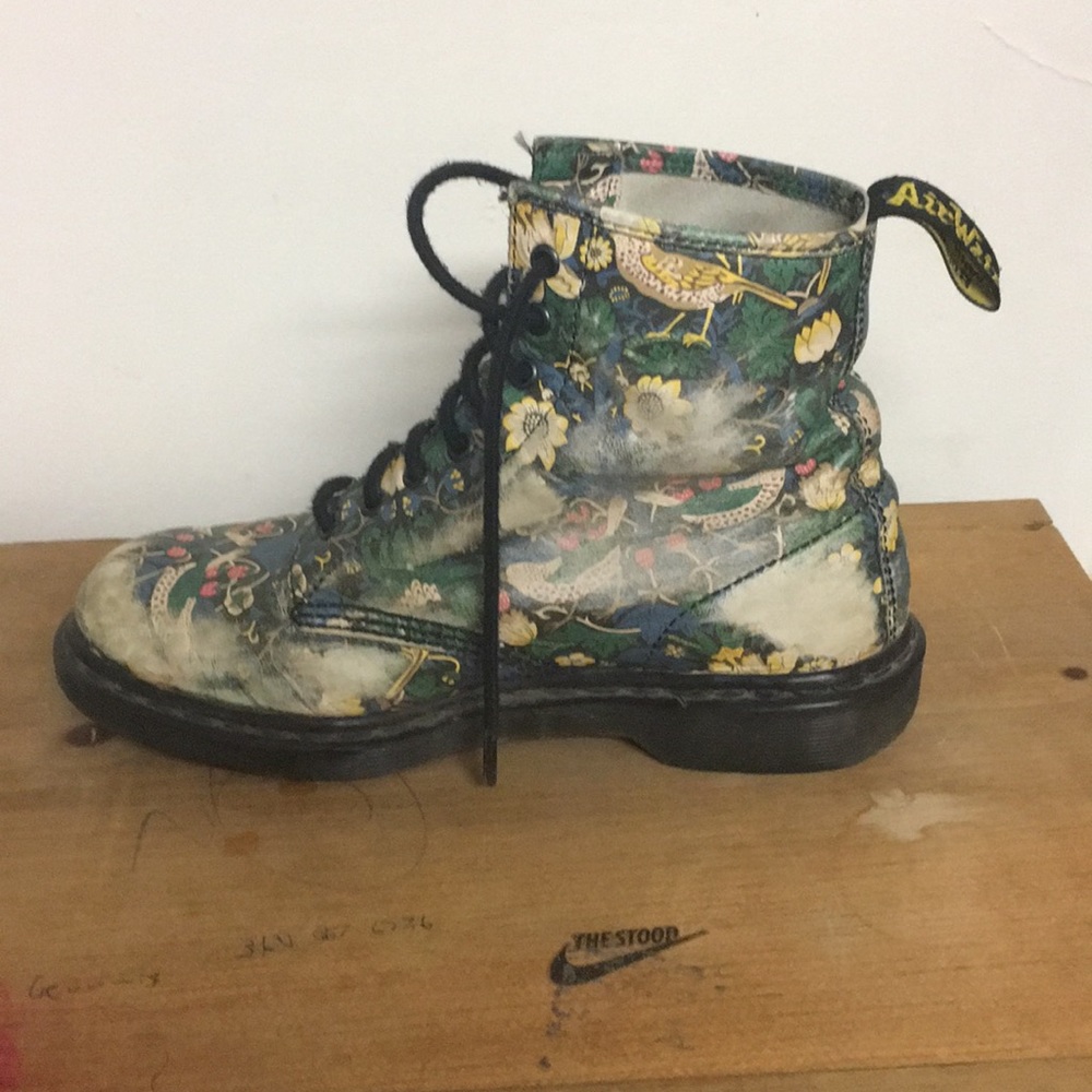 Floral Doc Martens - Picture 5 of 6